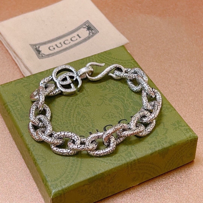 G*u*i bracelets